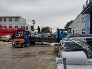 金用護欄2020年7月28日鋅鋼玻璃護欄裝車發貨！