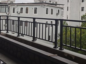 陽(yáng)臺(tái)護(hù)欄什么材質(zhì)的最常用？