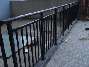 陽(yáng)臺(tái)護(hù)欄什么材質(zhì)的最結(jié)實(shí)？