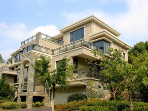 黃山鴻威東方麗景別墅樓梯扶手、陽(yáng)臺(tái)玻璃護(hù)欄定制
