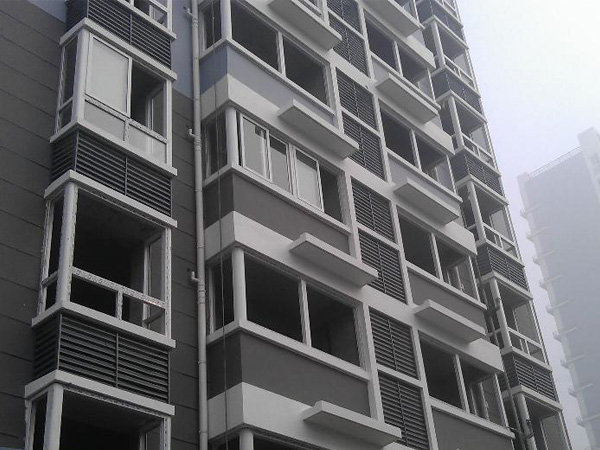 百葉窗什么材質的比較適合建筑工程上用？