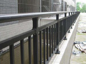 鋅鋼護欄多少錢一平方米？