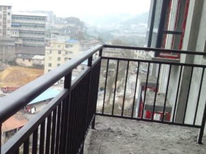 鋁合金護欄和鋅鋼護欄有什么不同？