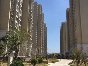 淮北桓湖花園小區鋅鋼陽臺護欄、鋅鋼百葉窗定制