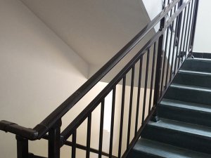 樓梯扶手用哪種材質性價比高？