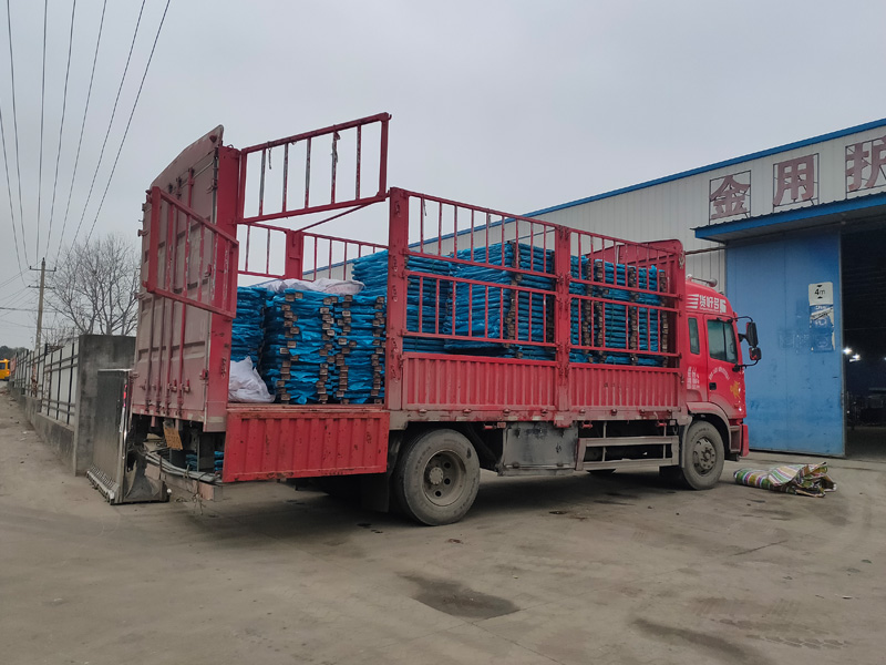 金用護(hù)欄2022年1月5日鋅鋼陽(yáng)臺(tái)欄桿裝車發(fā)貨！
