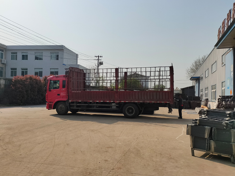 金用護(hù)欄2022年4月8日鋅鋼百葉窗裝車(chē)發(fā)貨！