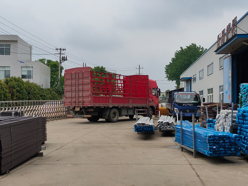 金用護(hù)欄2022年5月18日鋅鋼百葉窗裝車發(fā)貨！