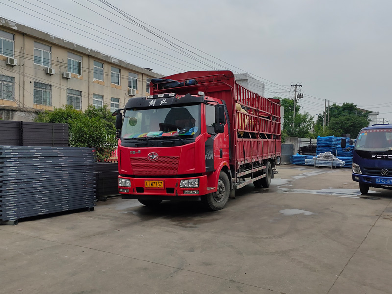 金用護欄2022年5月28日鋅鋼百葉窗裝車發(fā)貨！