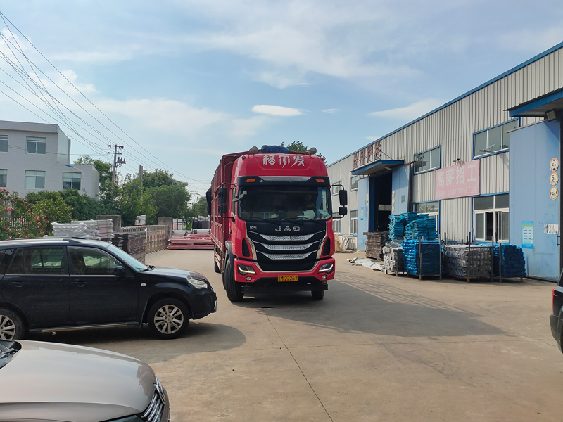 金用護(hù)欄2022年7月25日鋅鋼百葉窗裝車(chē)發(fā)貨！