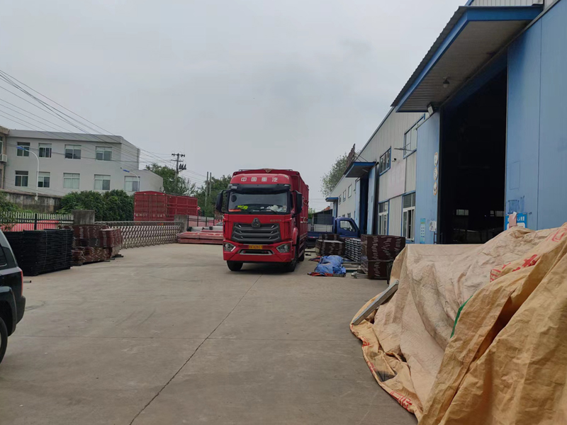 金用護(hù)欄2022年9月3日鋅鋼百葉窗裝車(chē)發(fā)貨！
