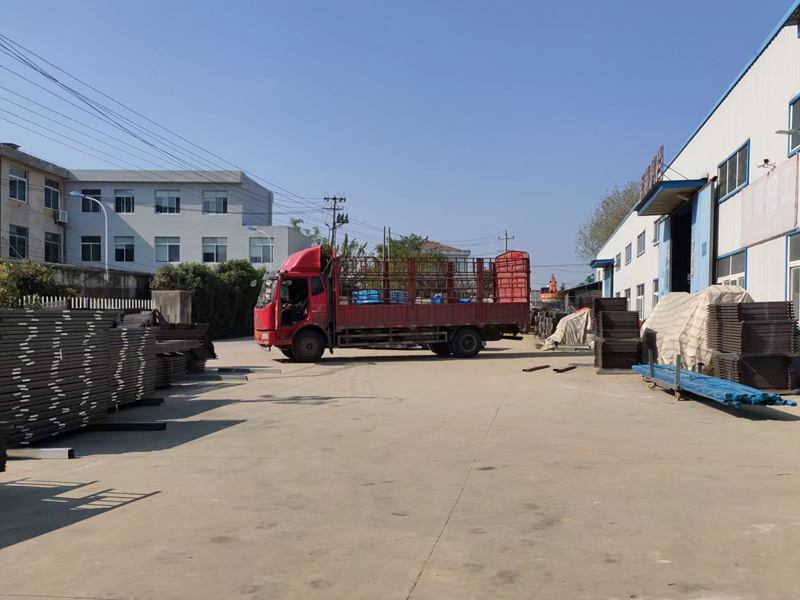 金用護(hù)欄2022年11月5日鋅鋼百葉窗裝車發(fā)貨！