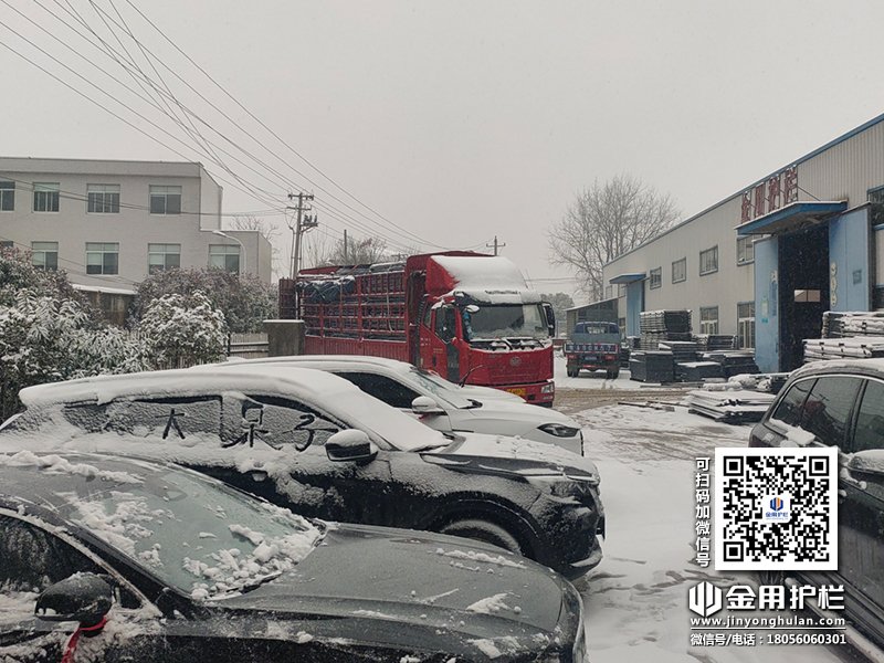 2023年12月18日鋅鋼護(hù)窗欄桿裝車發(fā)貨！
